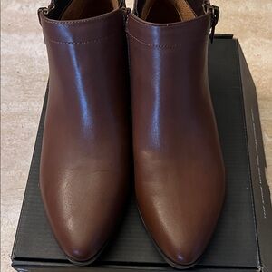 Naturalizer Elegant Brown Leather Booties.